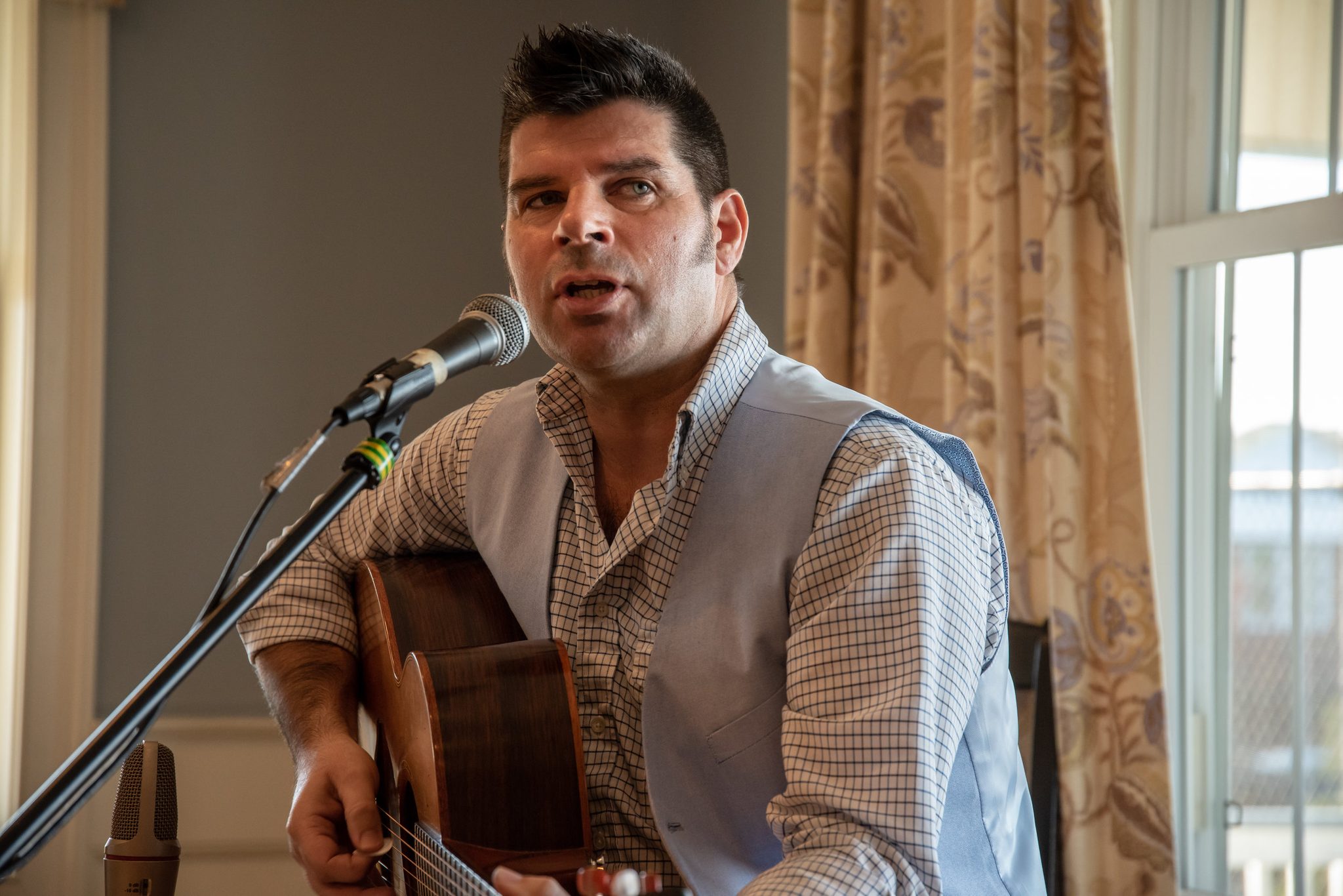 Emmet leans into the mic and sings, the curtains drawn back to the afternoon.