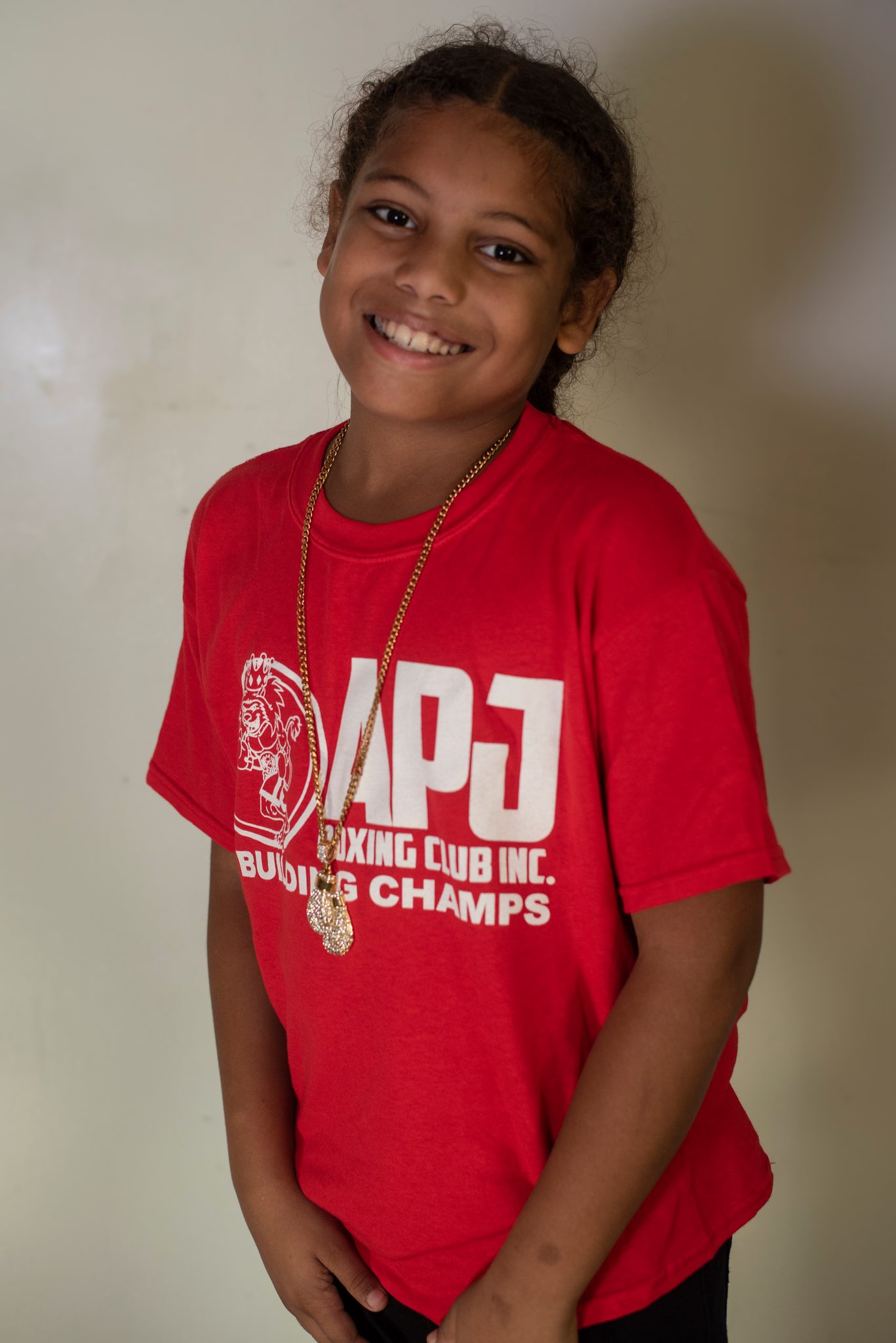 A wide smile and a gold chain.