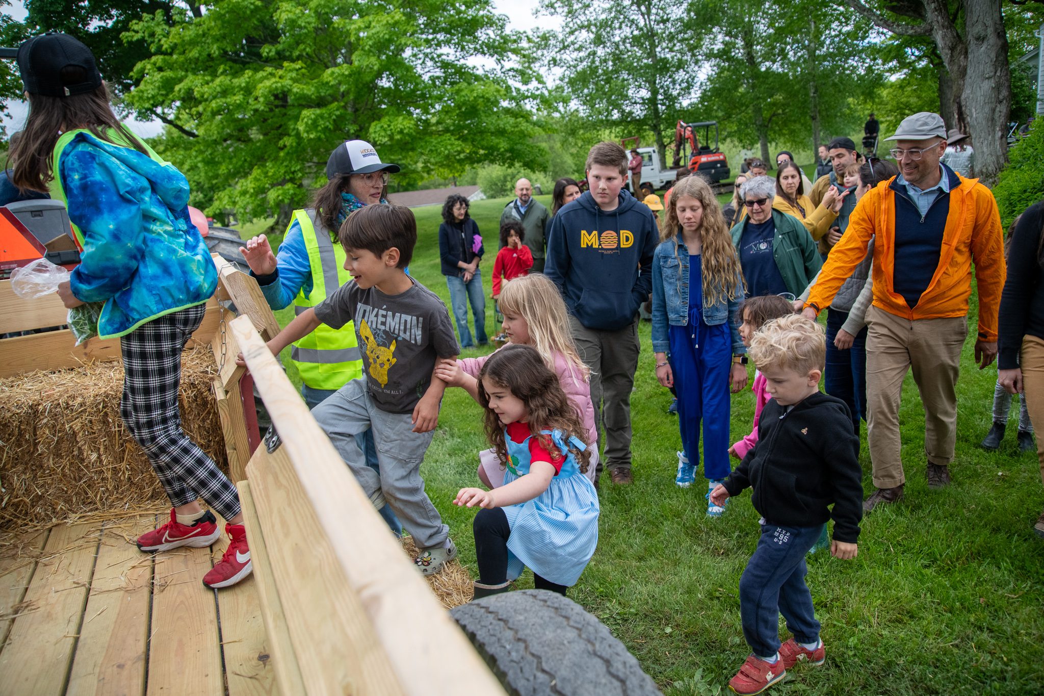 Kids pour off the hay wagon at the end of the ride.