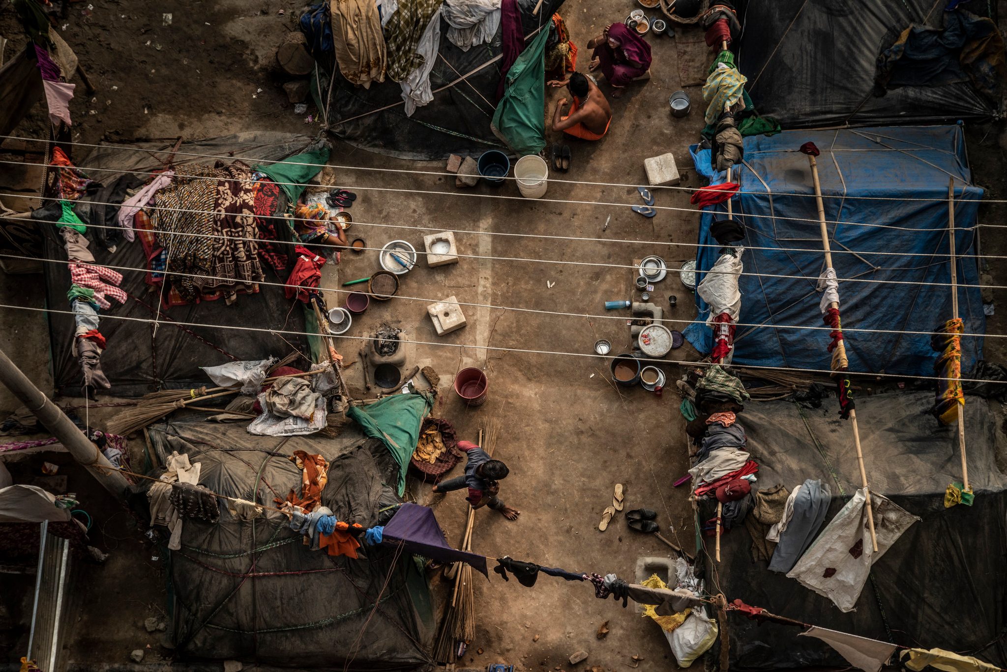 Families clutter together in the densely packed central mela area.
